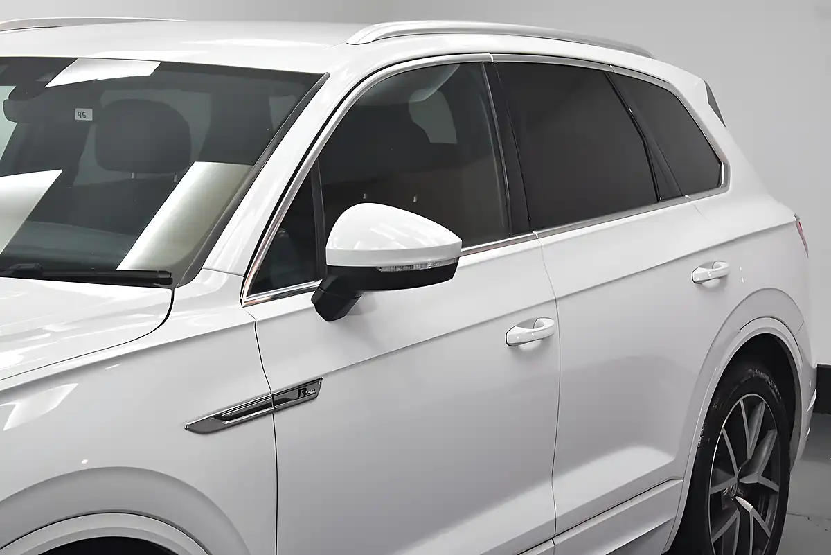 Used 2018 Volkswagen Touareg R-Line White - Interior and Exterior details 6