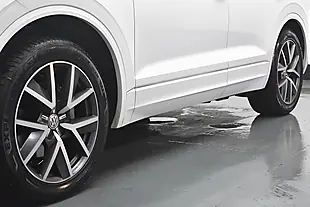 Used 2018 Volkswagen Touareg R-Line White - Interior and Exterior details 7