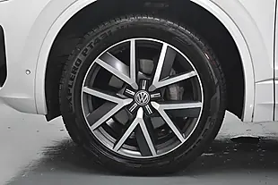 Used 2018 Volkswagen Touareg R-Line White - Interior and Exterior details 9