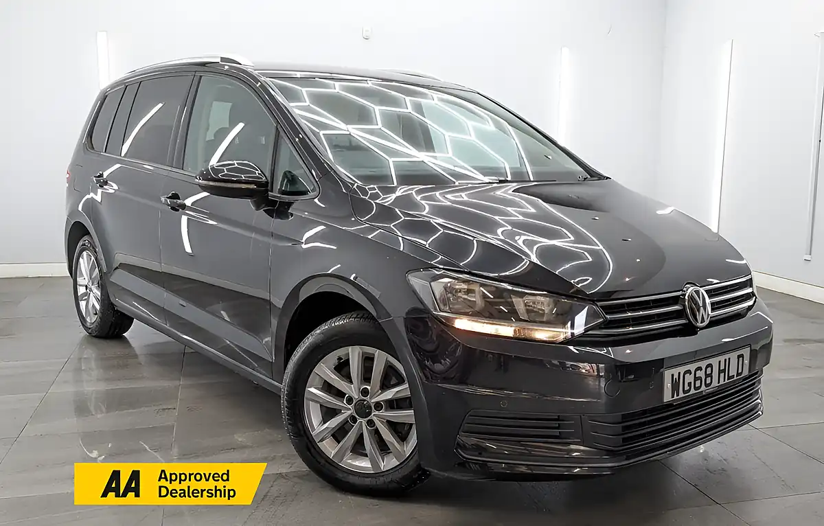 Used 2018 Volkswagen Touran Se Black - Front View