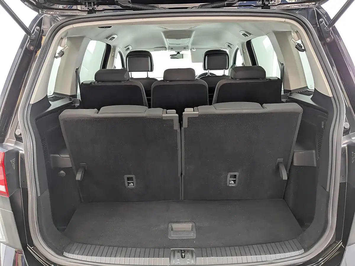Used 2018 Volkswagen Touran Se Black - Interior and Exterior details 10