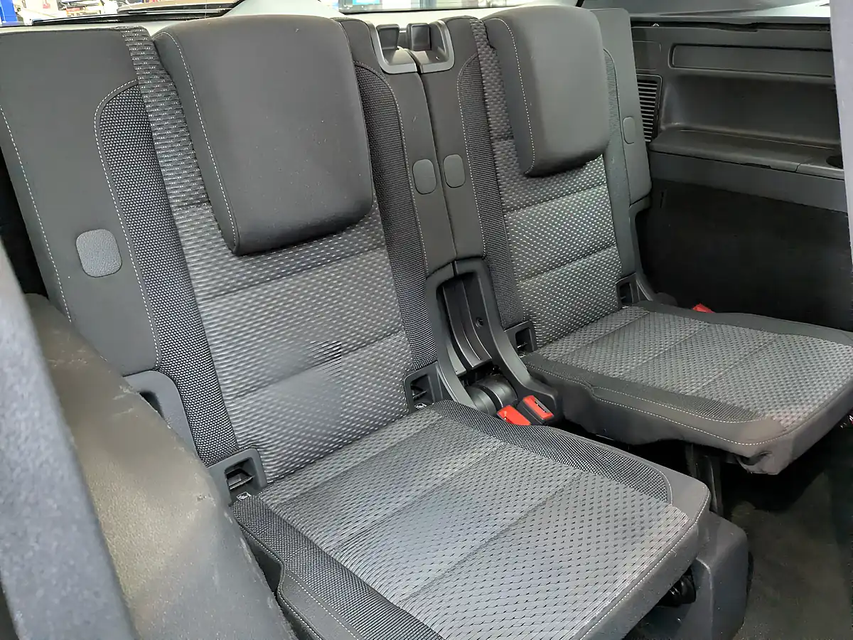 Used 2018 Volkswagen Touran Se Black - Interior and Exterior details 11