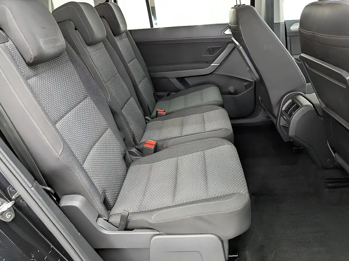 Used 2018 Volkswagen Touran Se Black - Interior and Exterior details 12