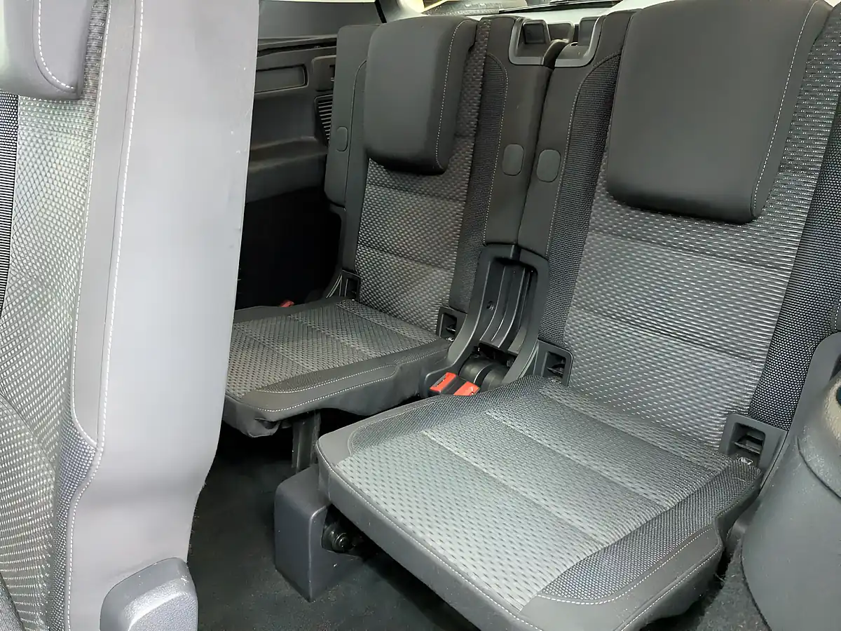 Used 2018 Volkswagen Touran Se Black - Interior and Exterior details 13