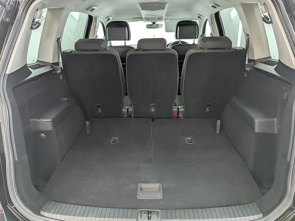 Used 2018 Volkswagen Touran Se Black - Interior and Exterior details 14