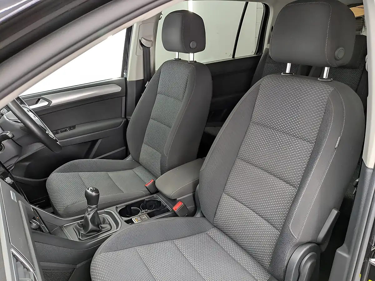 Used 2018 Volkswagen Touran Se Black - Interior and Exterior details 15