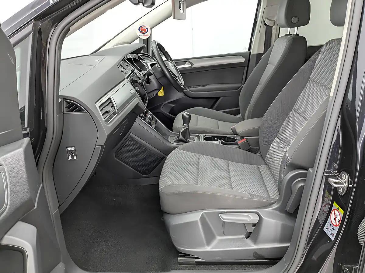 Used 2018 Volkswagen Touran Se Black - Interior and Exterior details 16