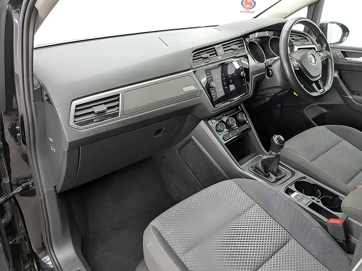 Used 2018 Volkswagen Touran Se Black - Interior and Exterior details 17