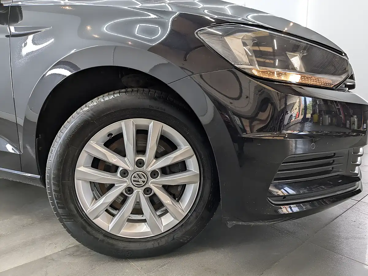 Used 2018 Volkswagen Touran Se Black - Interior and Exterior details 2