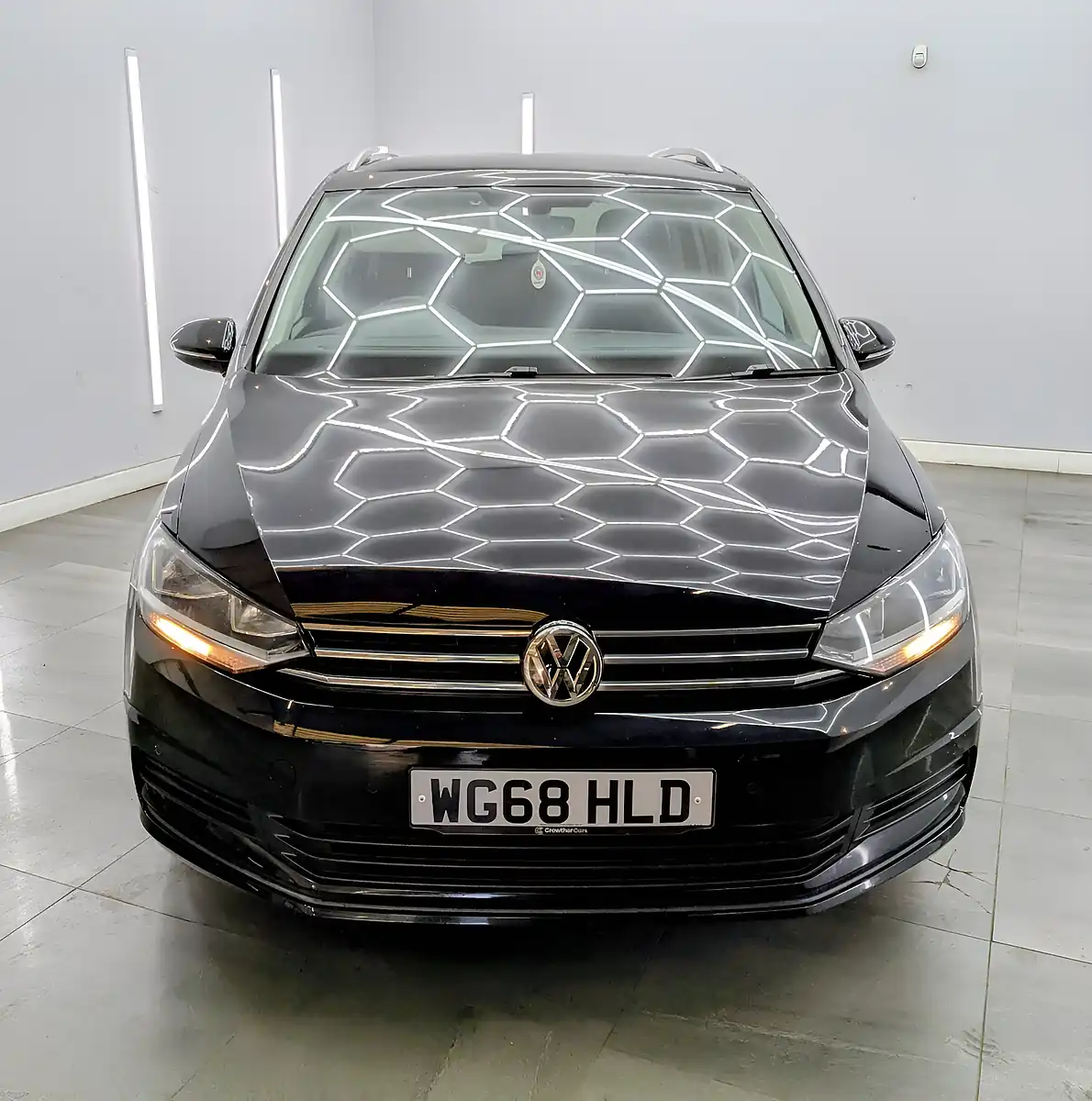 Used 2018 Volkswagen Touran Se Black - Interior and Exterior details 4