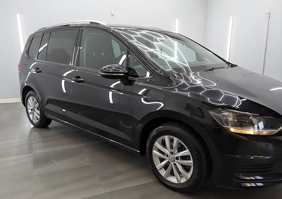 Used 2018 Volkswagen Touran Se Black - Interior and Exterior details 5