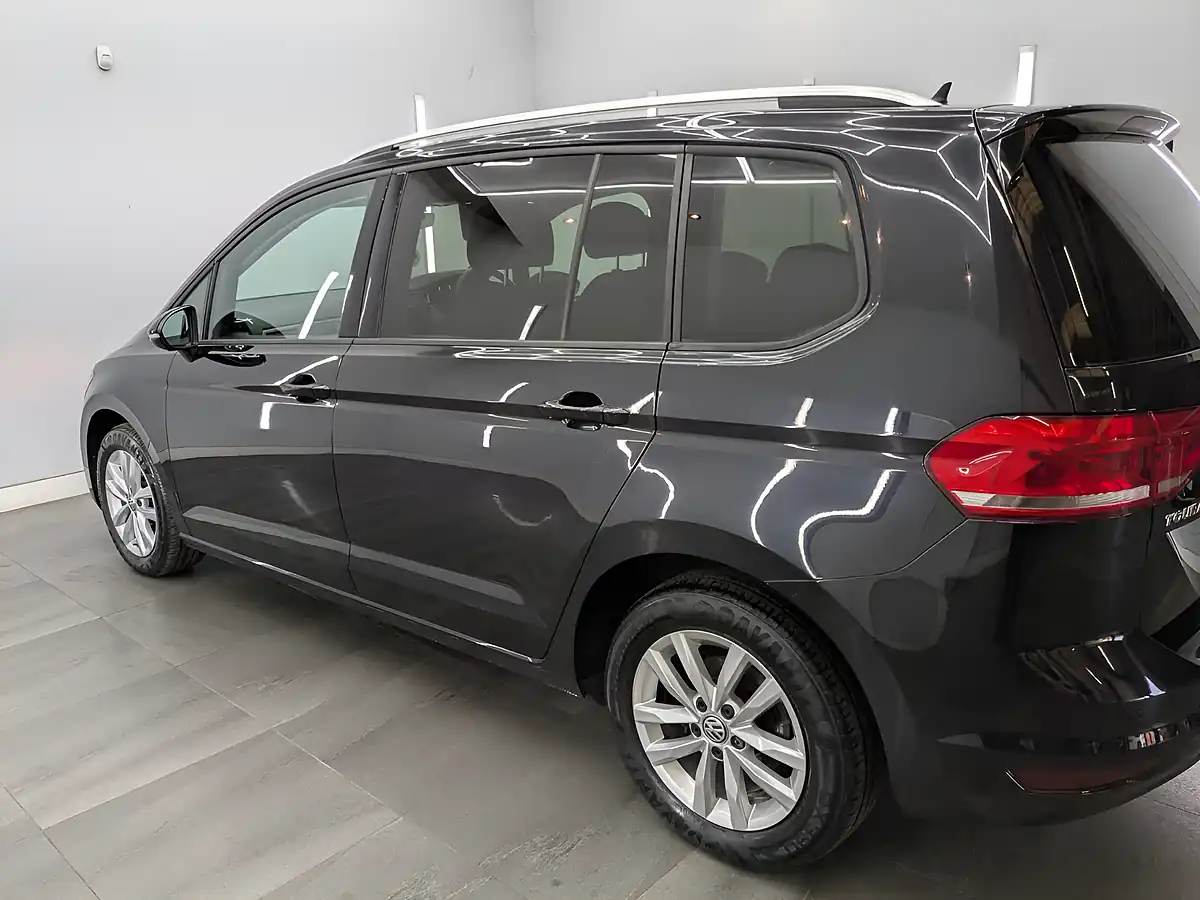 Used 2018 Volkswagen Touran Se Black - Interior and Exterior details 8