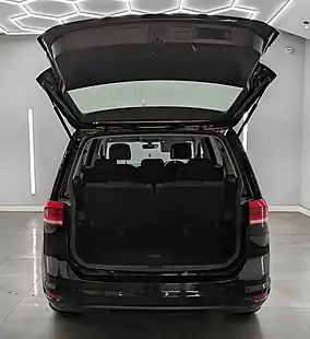 Used 2018 Volkswagen Touran Se Black - Interior and Exterior details 9