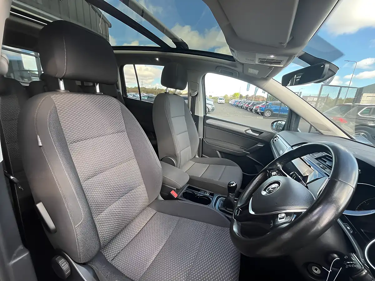 Used 2018 Volkswagen Touran Se Family Indium Grey - Interior and Exterior details 11