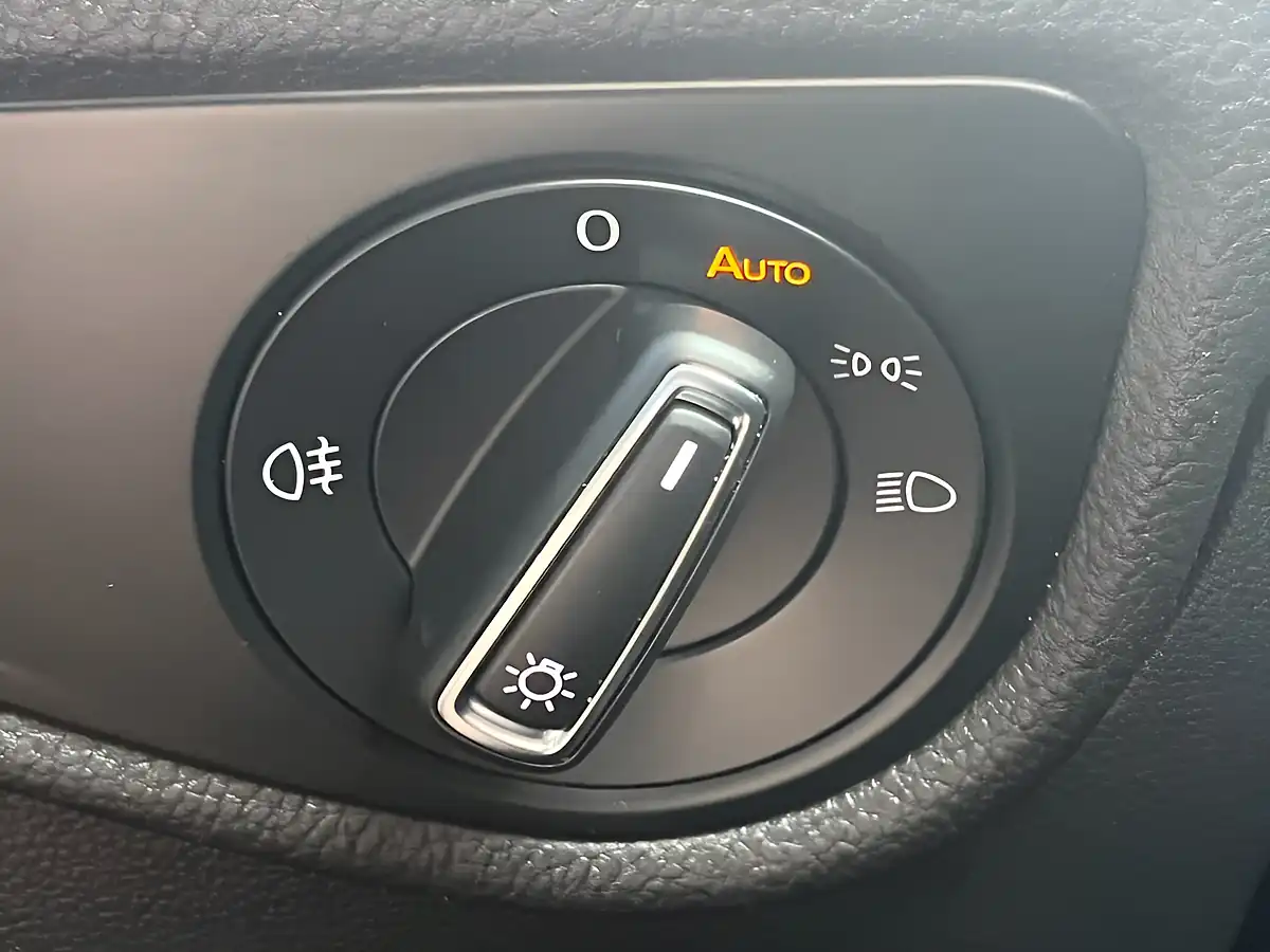 Used 2018 Volkswagen Touran Se Family Indium Grey - Interior and Exterior details 14