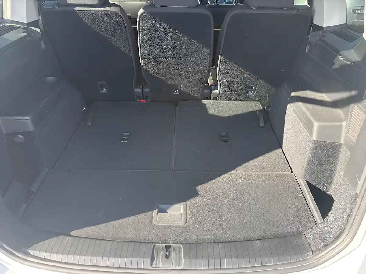 Used 2018 Volkswagen Touran Sel White - Interior and Exterior details 12