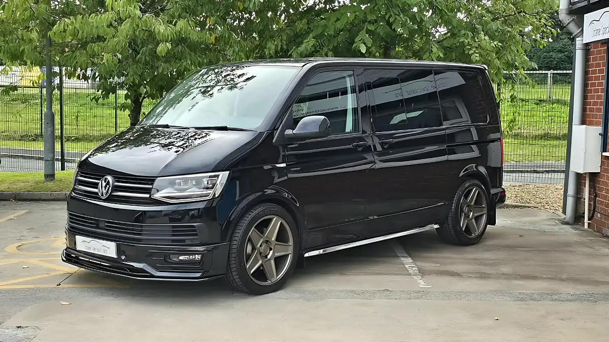 Used 2018 Volkswagen Transporter Highline Black - Front View