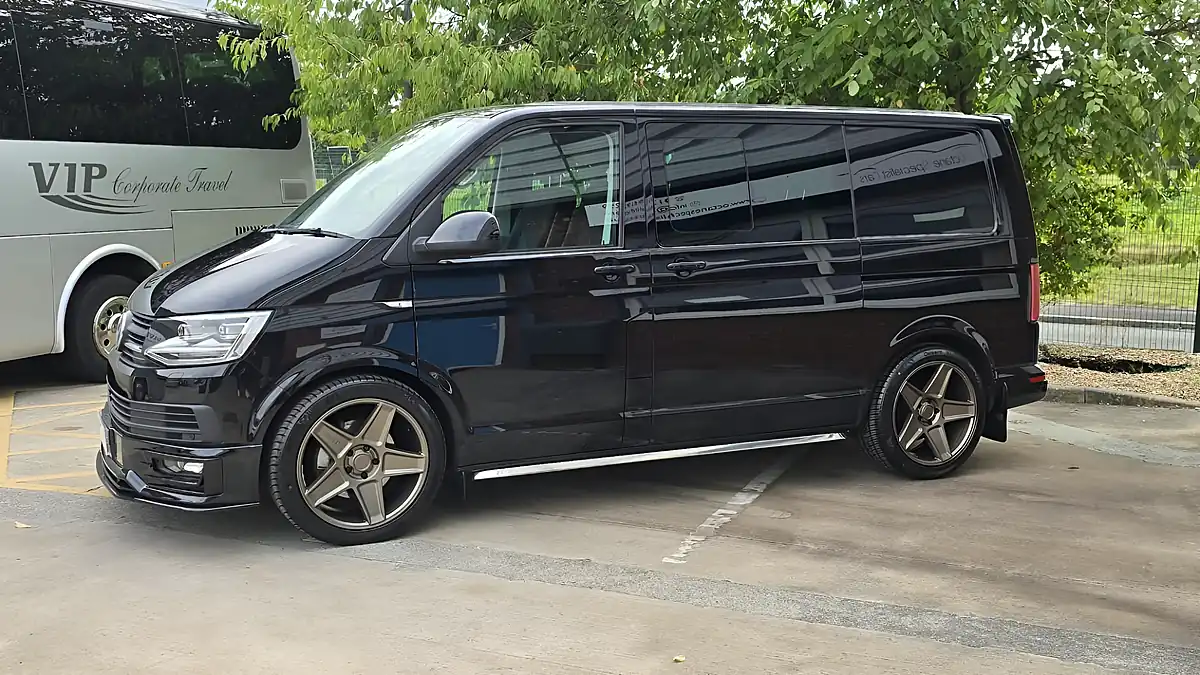 Used 2018 Volkswagen Transporter Highline Black - Interior and Exterior details 3