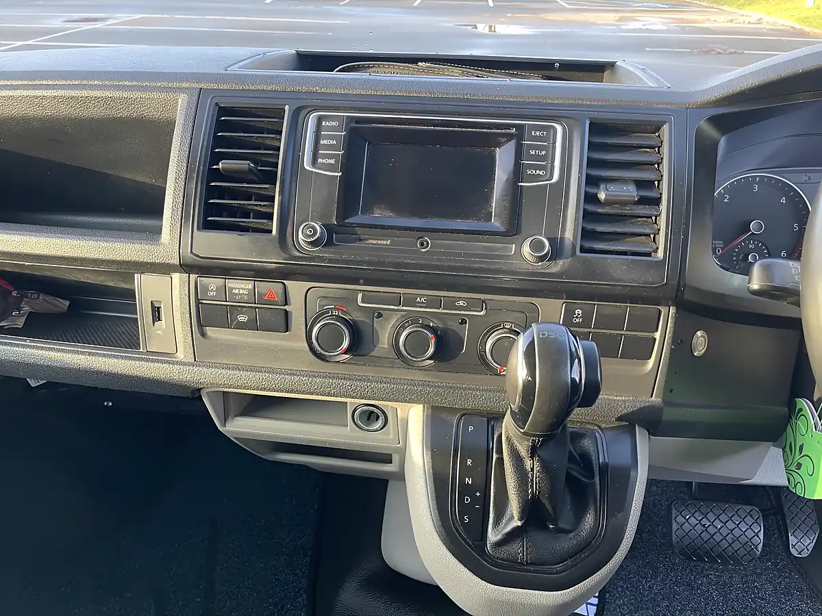 Used 2018 Volkswagen Transporter Highline Silver - Interior and Exterior details 10