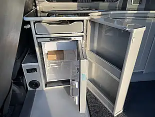 Used 2018 Volkswagen Transporter Highline Silver - Interior and Exterior details 13