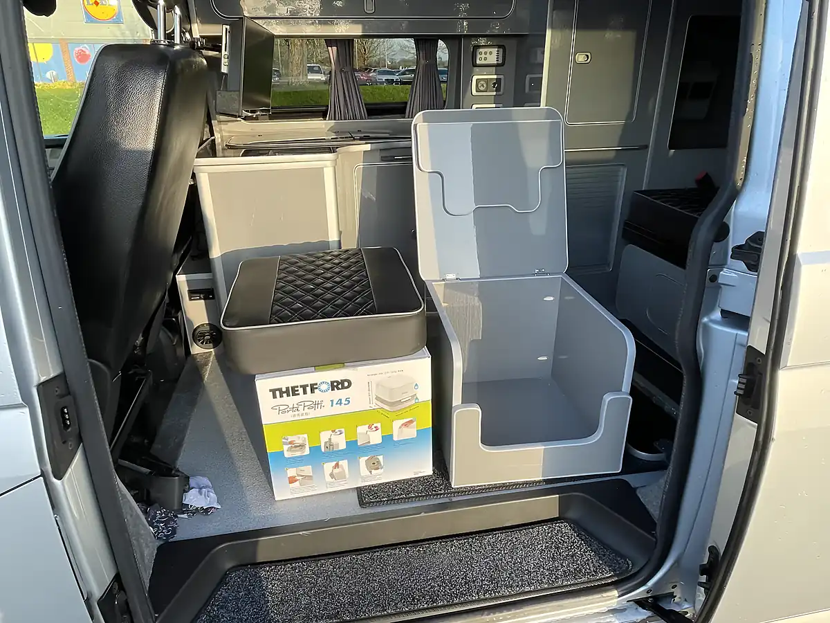 Used 2018 Volkswagen Transporter Highline Silver - Interior and Exterior details 20