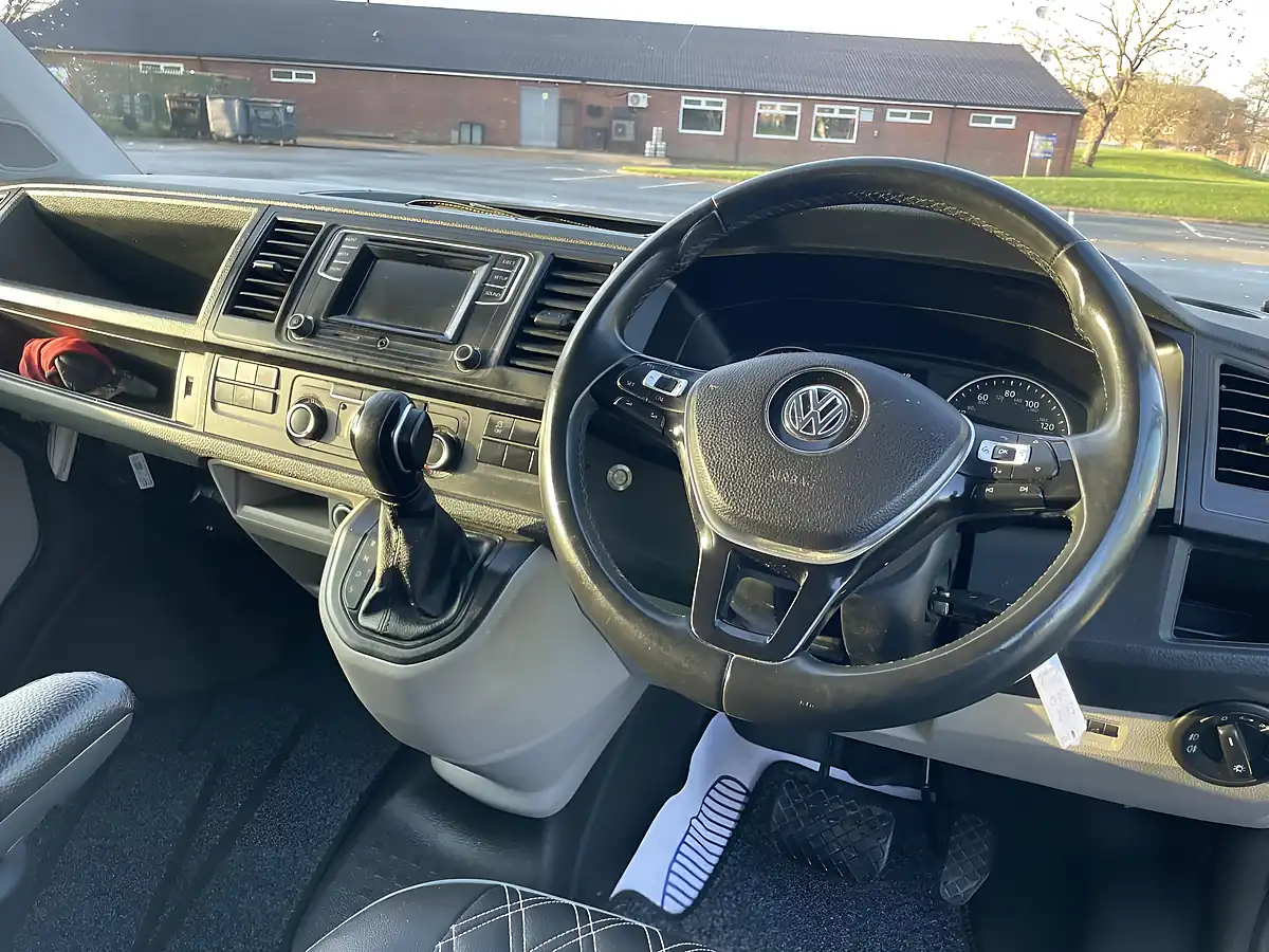 Used 2018 Volkswagen Transporter Highline Silver - Interior and Exterior details 9