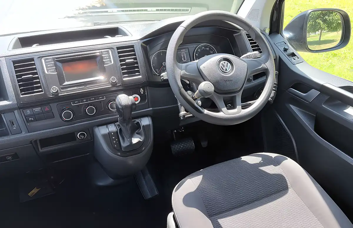 Used 2018 Volkswagen Transporter Se Blue - Interior and Exterior details 10