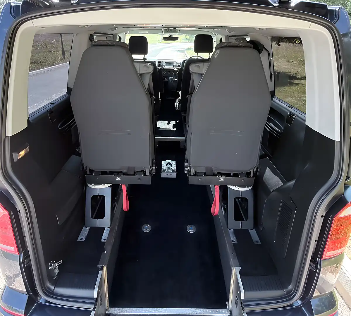 Used 2018 Volkswagen Transporter Se Blue - Interior and Exterior details 11
