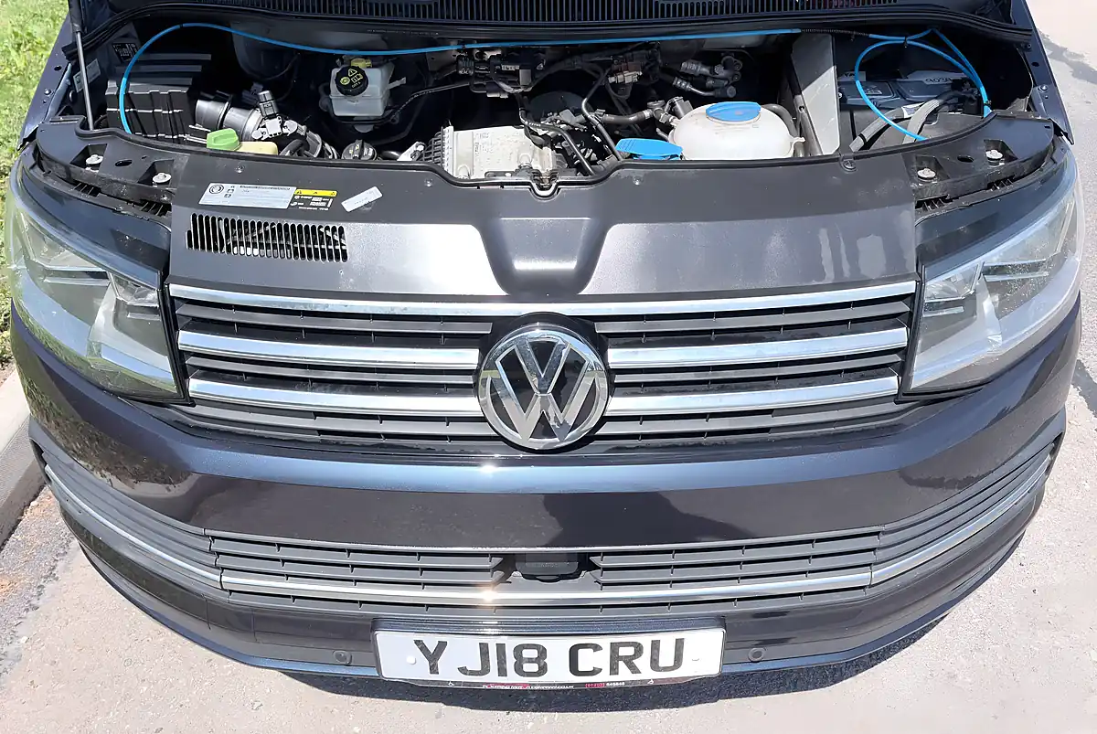 Used 2018 Volkswagen Transporter Se Blue - Interior and Exterior details 12