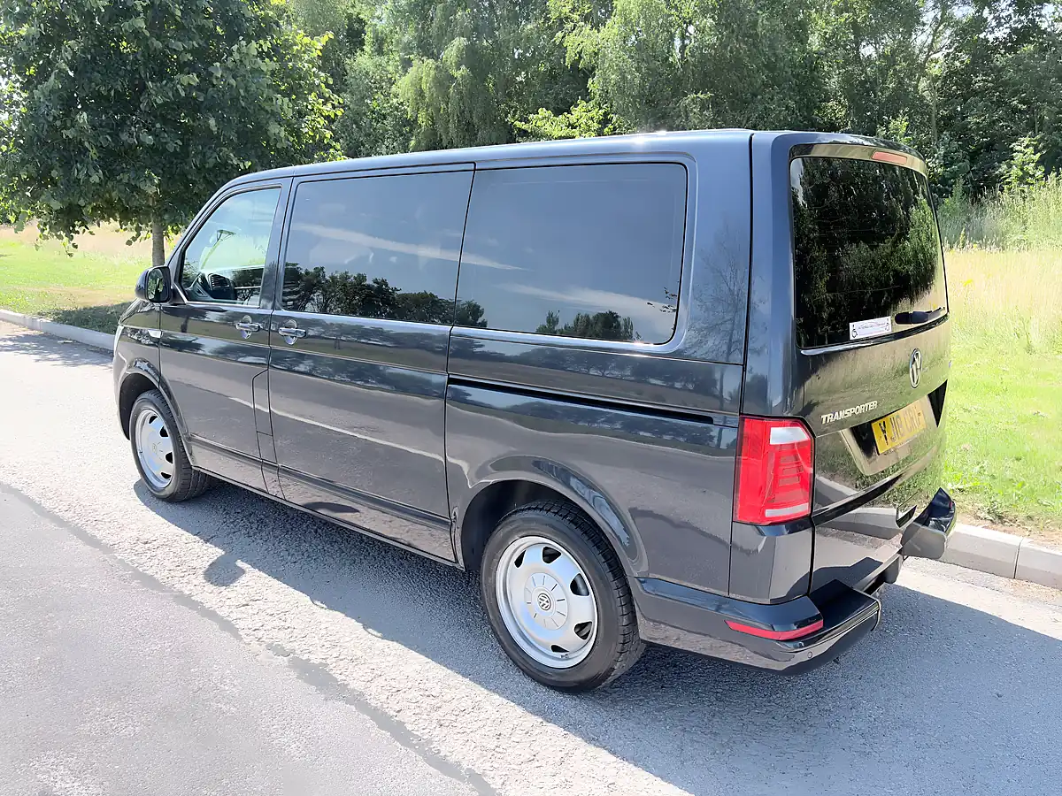 Used 2018 Volkswagen Transporter Se Blue - Interior and Exterior details 5