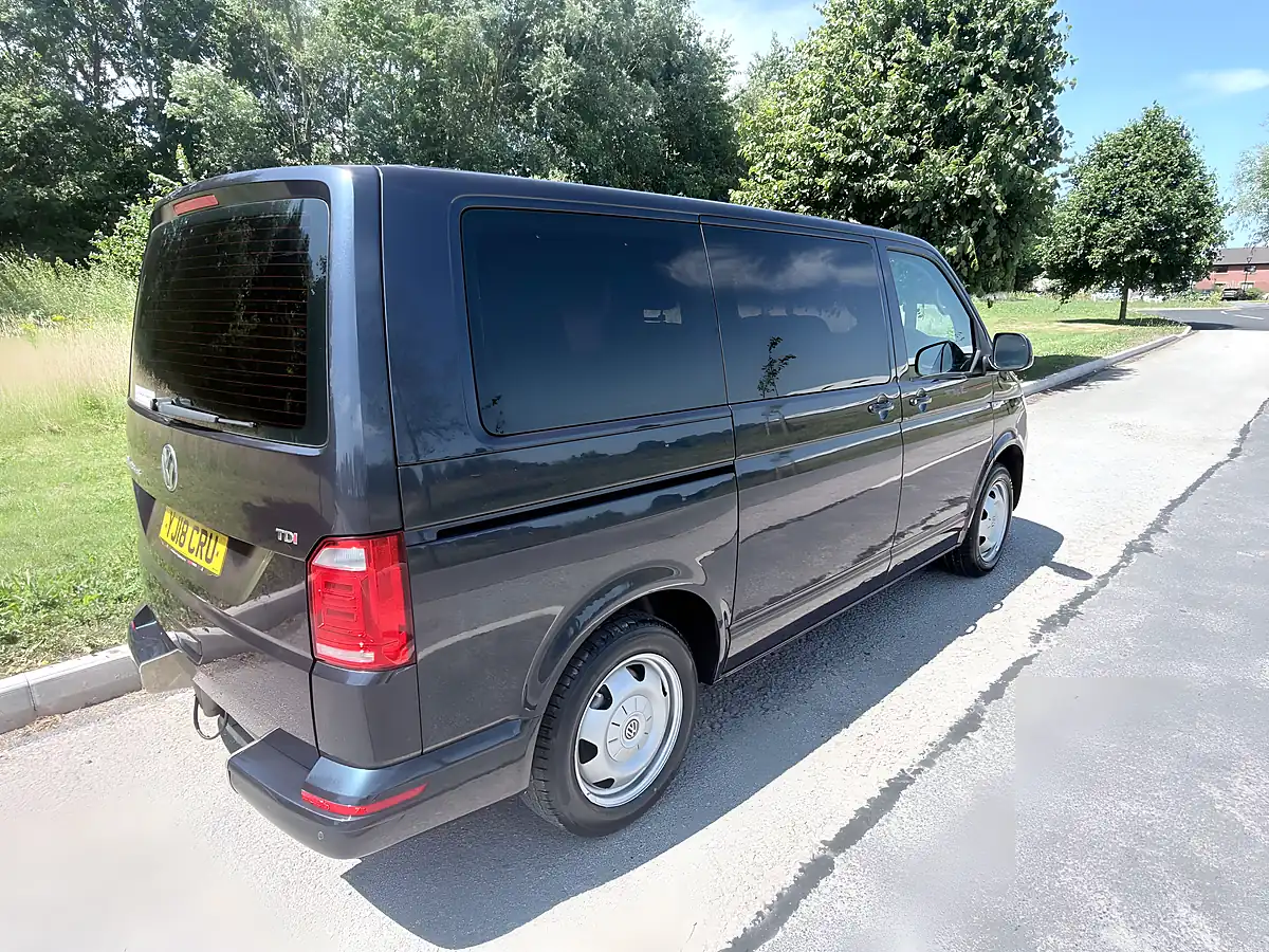 Used 2018 Volkswagen Transporter Se Blue - Interior and Exterior details 6