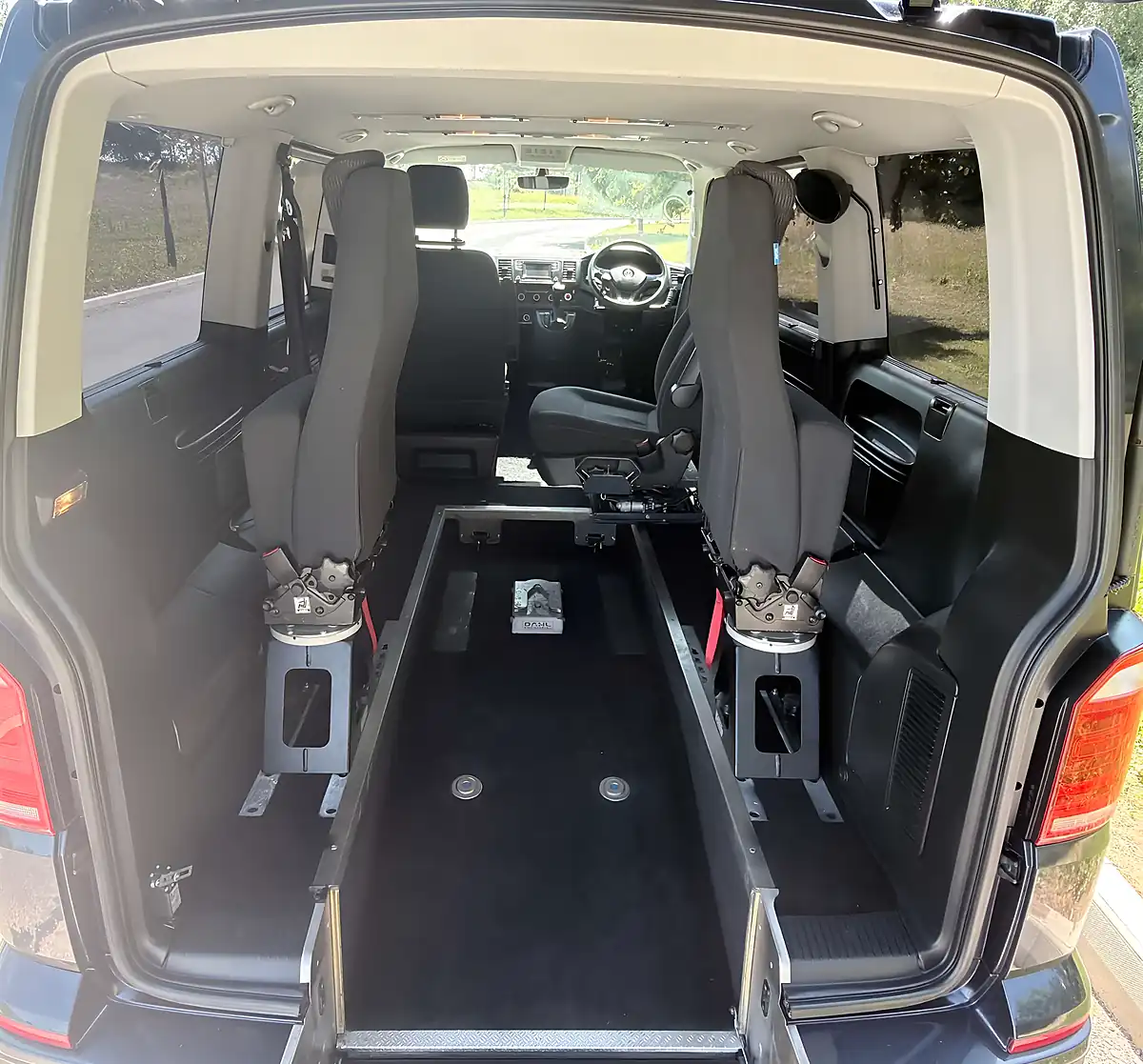 Used 2018 Volkswagen Transporter Se Blue - Interior and Exterior details 7
