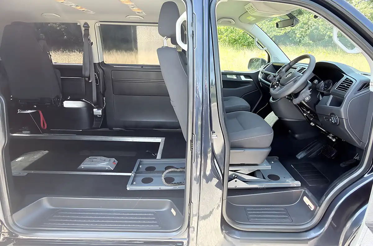 Used 2018 Volkswagen Transporter Se Blue - Interior and Exterior details 8