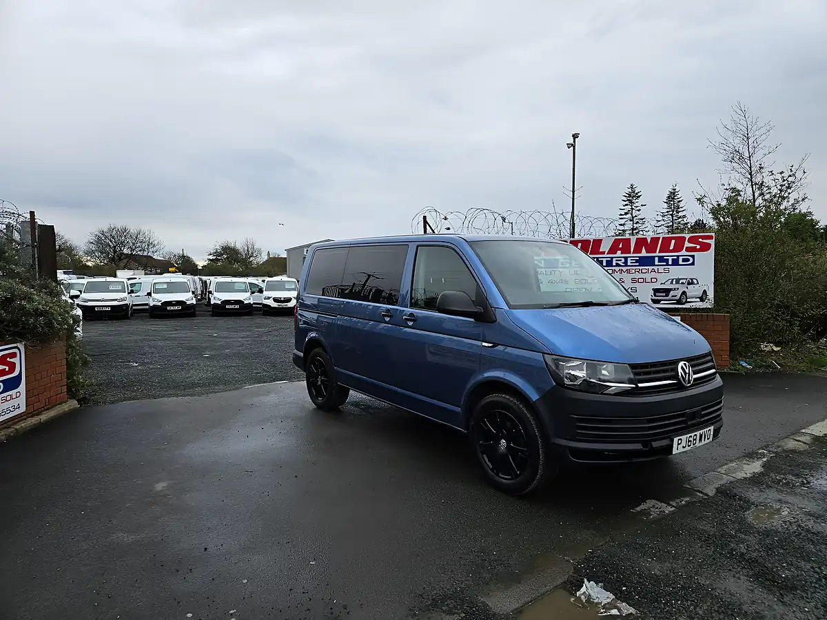 Used 2018 Volkswagen Transporter Shuttle Blue - Front View