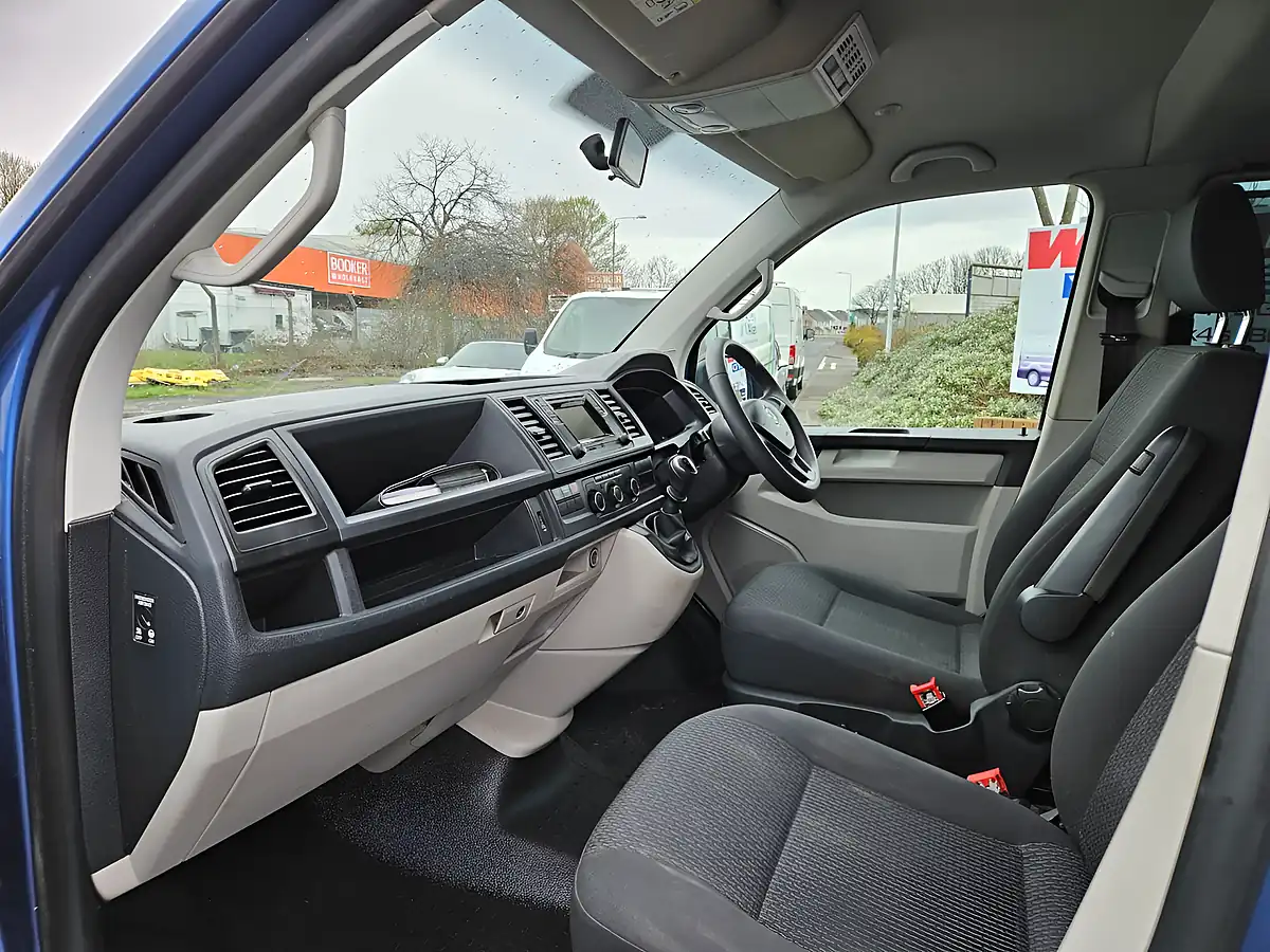 Used 2018 Volkswagen Transporter Shuttle Blue - Interior and Exterior details 12