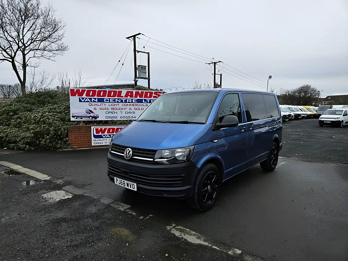 Used 2018 Volkswagen Transporter Shuttle Blue - Interior and Exterior details 4