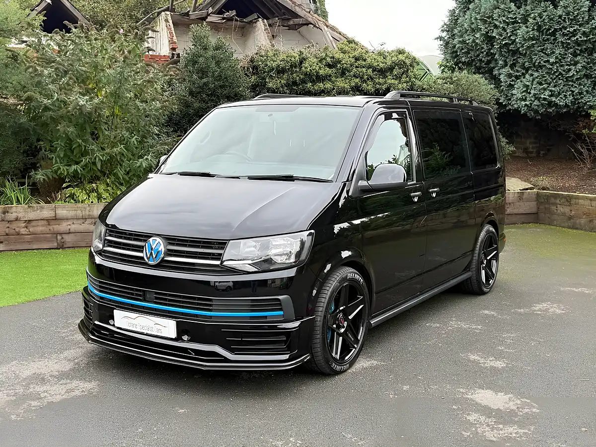 Used 2018 Volkswagen Transporter Shuttle Bluemotion Tech S Black - Front View