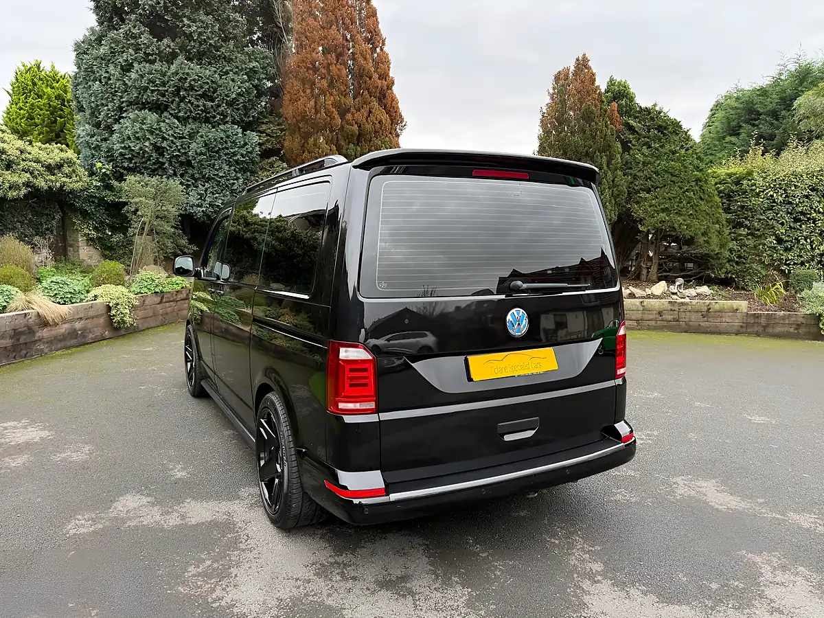 Used 2018 Volkswagen Transporter Shuttle Bluemotion Tech S Black - Interior and Exterior details 12