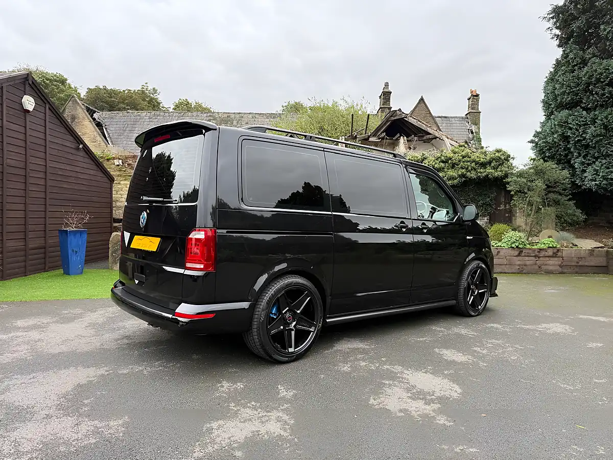 Used 2018 Volkswagen Transporter Shuttle Bluemotion Tech S Black - Interior and Exterior details 13