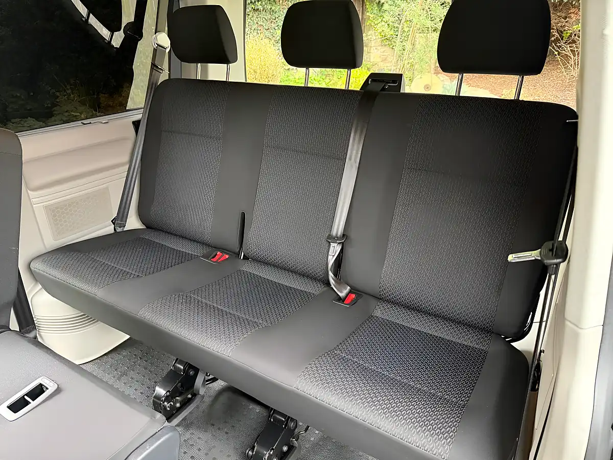 Used 2018 Volkswagen Transporter Shuttle Bluemotion Tech S Black - Interior and Exterior details 15