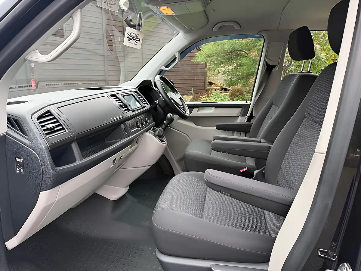 Used 2018 Volkswagen Transporter Shuttle Bluemotion Tech S Black - Interior and Exterior details 16