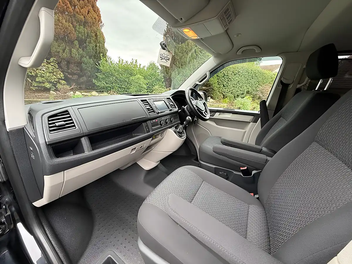 Used 2018 Volkswagen Transporter Shuttle Bluemotion Tech S Black - Interior and Exterior details 19