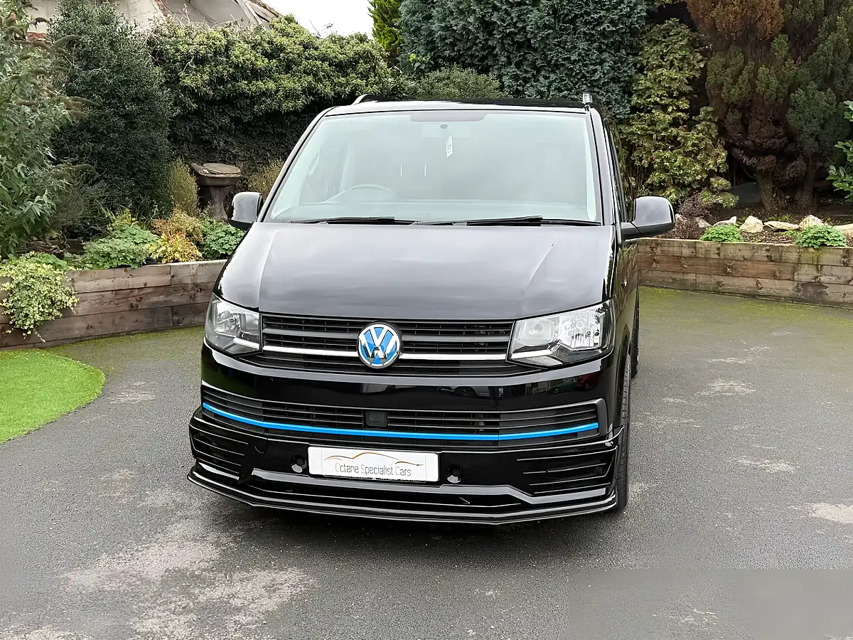 Used 2018 Volkswagen Transporter Shuttle Bluemotion Tech S Black - Interior and Exterior details 3
