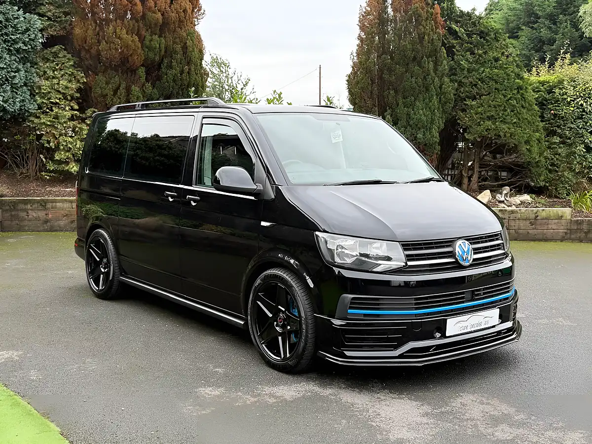 Used 2018 Volkswagen Transporter Shuttle Bluemotion Tech S Black - Interior and Exterior details 6