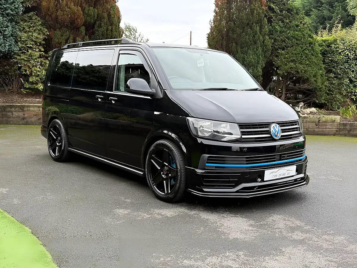 Used 2018 Volkswagen Transporter Shuttle Bluemotion Tech S Black - Interior and Exterior details 7