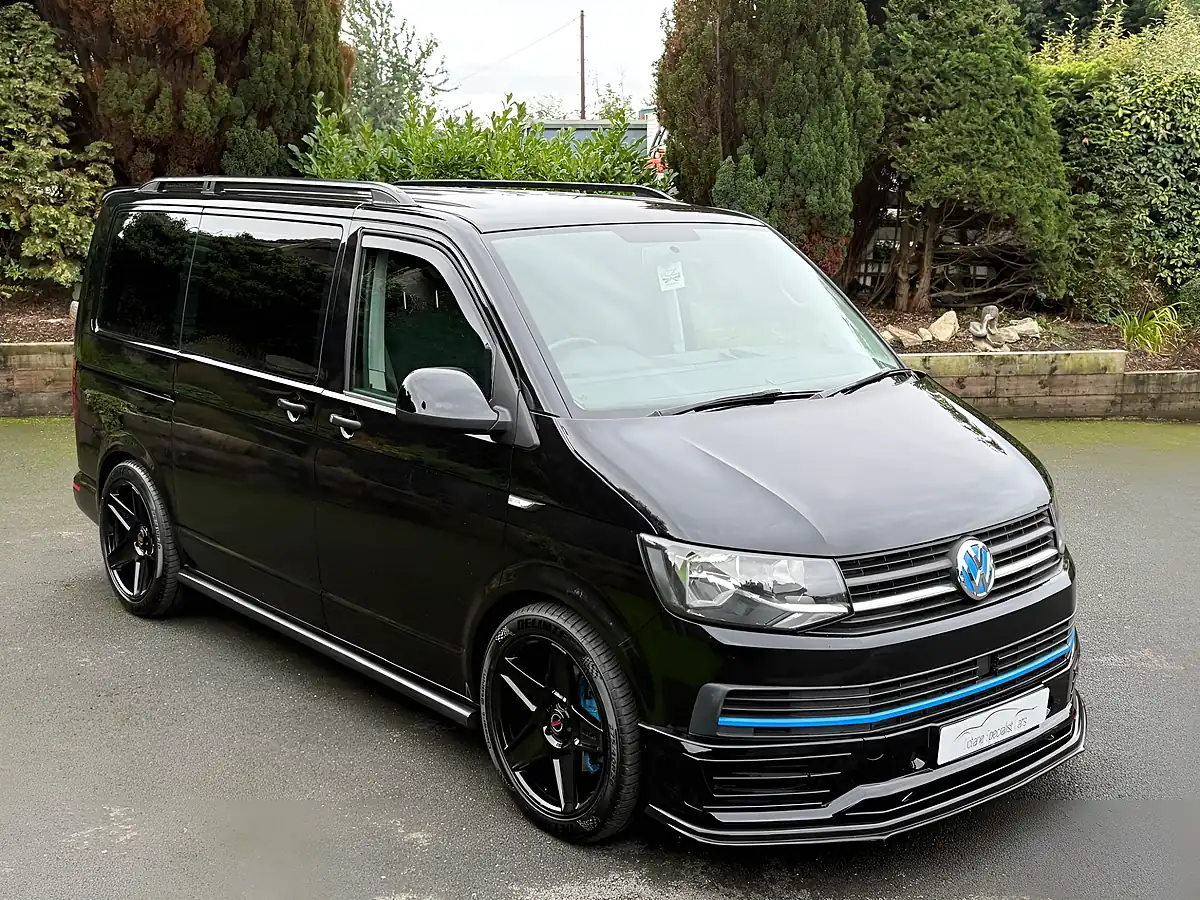 Used 2018 Volkswagen Transporter Shuttle Bluemotion Tech S Black - Interior and Exterior details 8