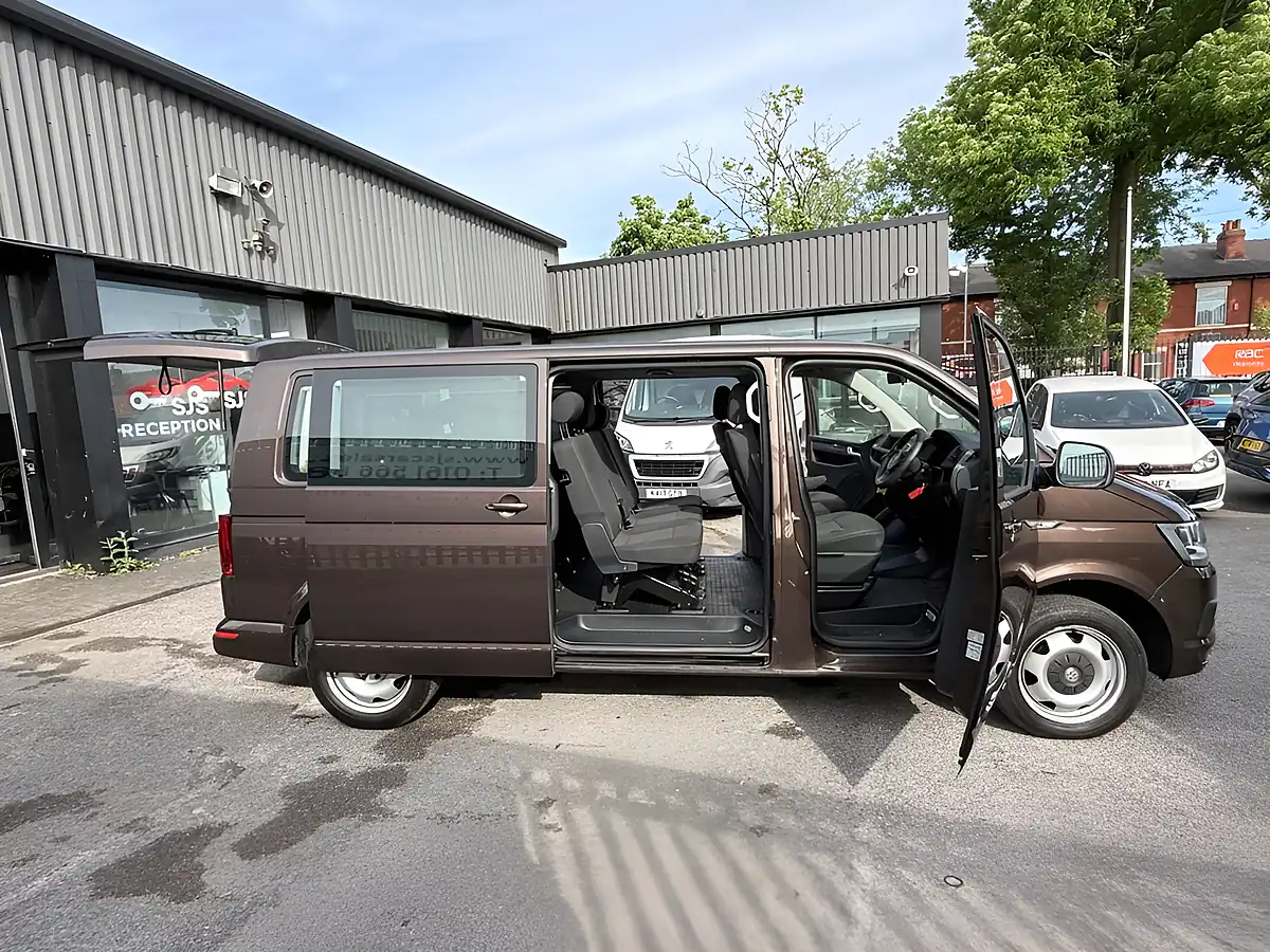 Used 2018 Volkswagen Transporter Shuttle Se Brown - Interior and Exterior details 10