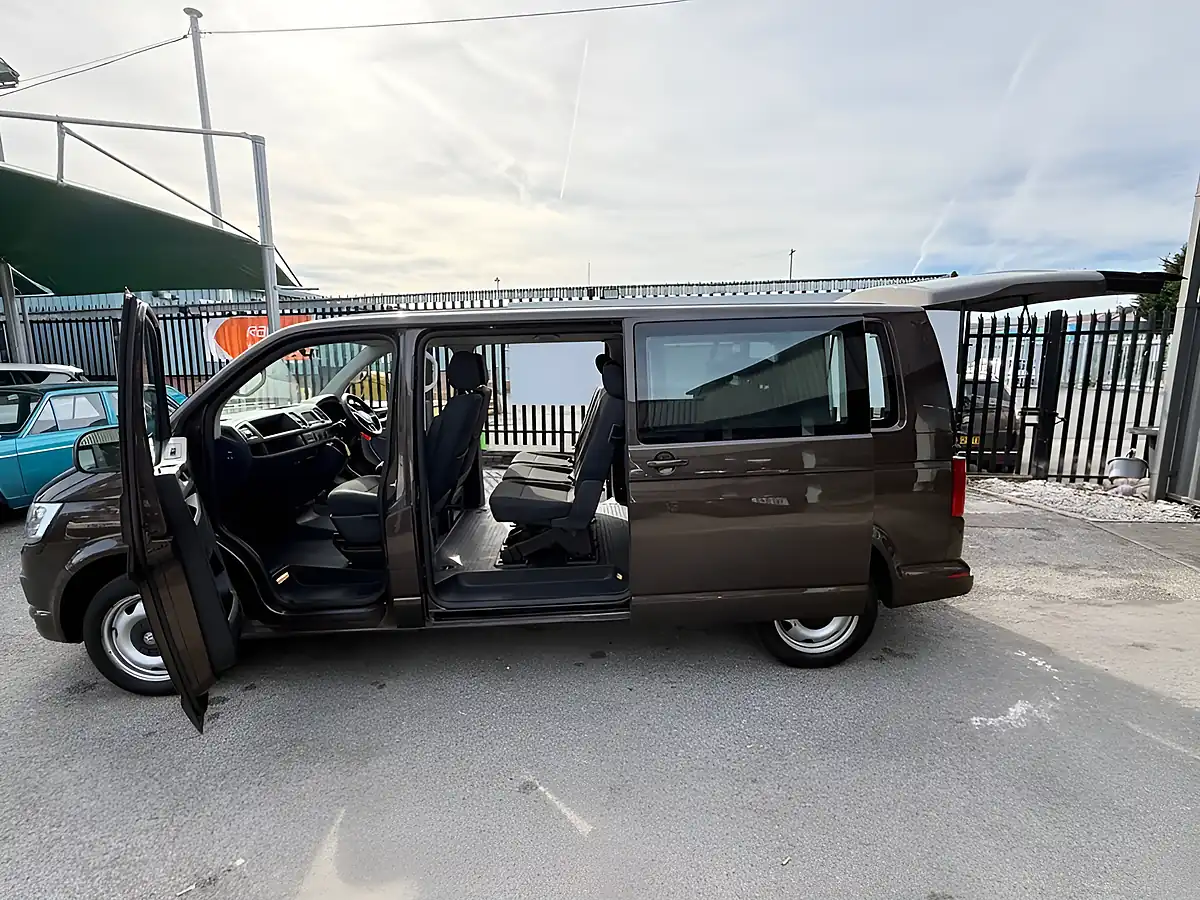 Used 2018 Volkswagen Transporter Shuttle Se Brown - Interior and Exterior details 11
