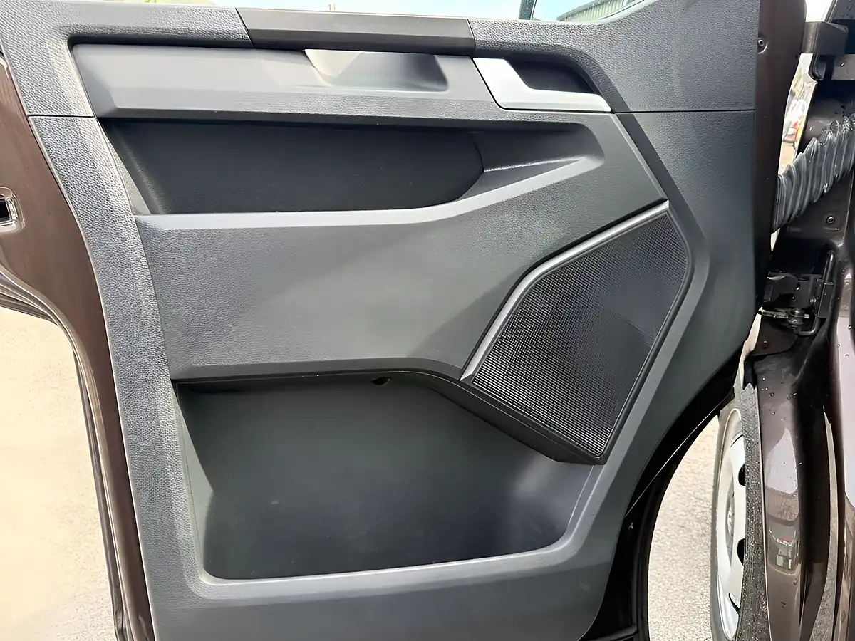 Used 2018 Volkswagen Transporter Shuttle Se Brown - Interior and Exterior details 12