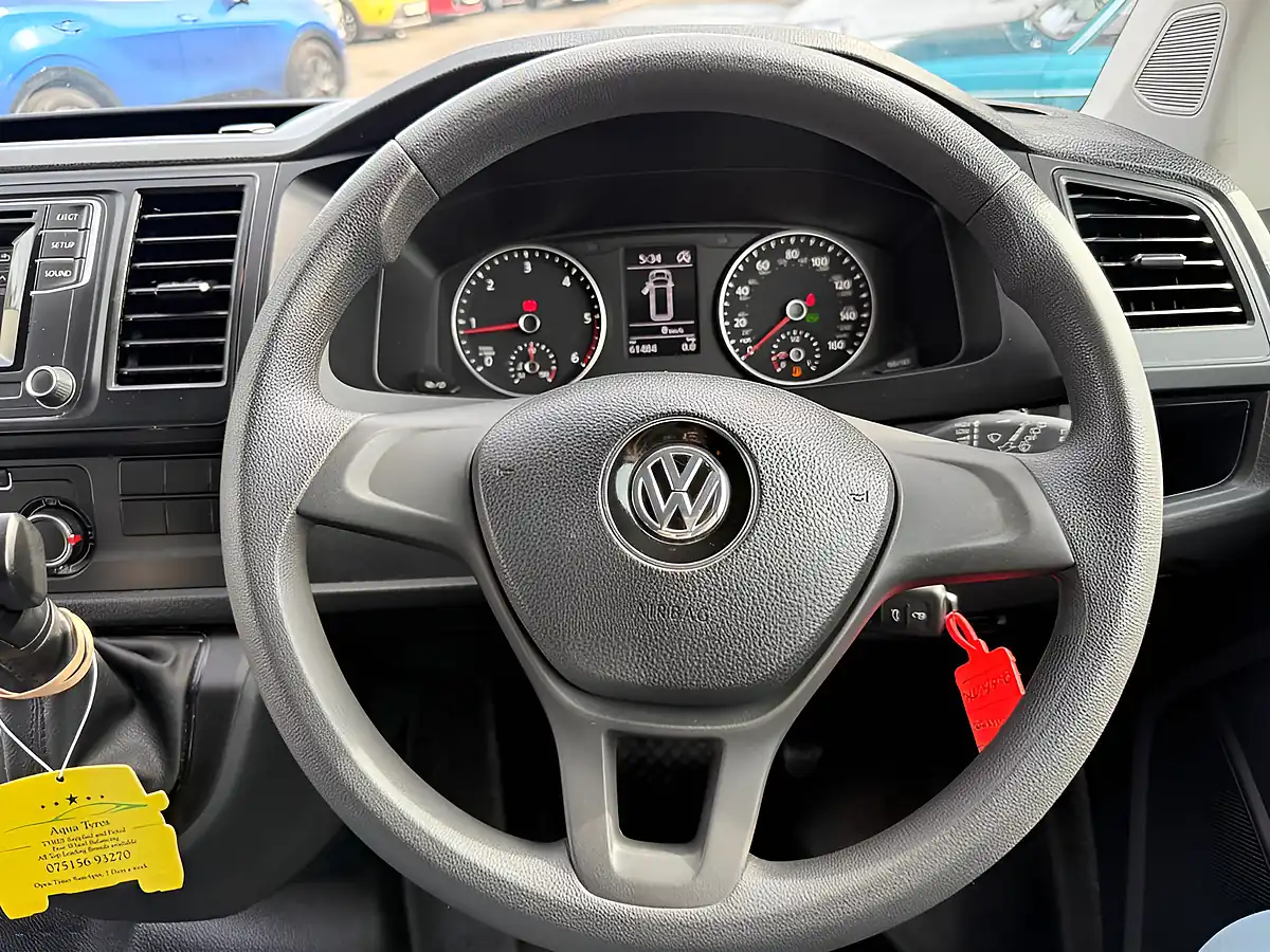 Used 2018 Volkswagen Transporter Shuttle Se Brown - Interior and Exterior details 15